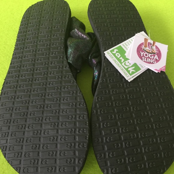 Sanuk Yoga Sling Sandals. Black, Metallic Shimmer - Picture 6 of 6